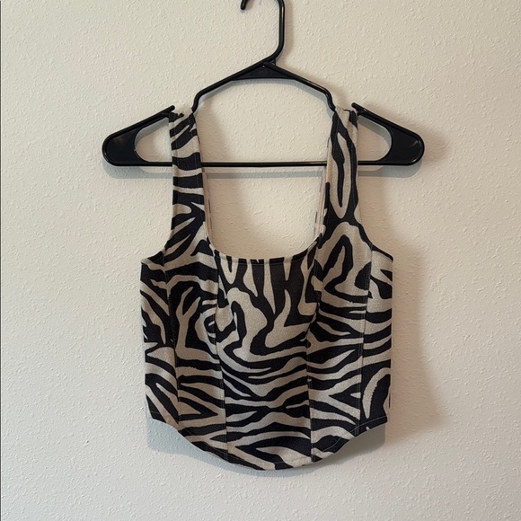 H&M Black and White Zebra Print Fitted Crop Tank Top - Picture 1 of 4